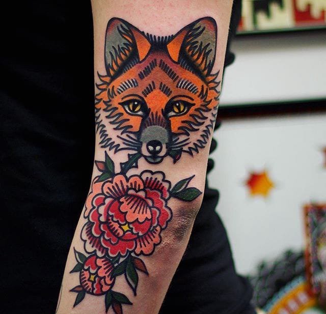 点击大图看下一张：明亮大胆的传统风格植物花和动物图案纹身