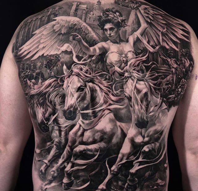 点击大图看下一张：黑灰色大规模的现实主义纹身神话人物纹身图案