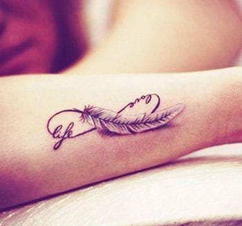 点击大图看下一张:女孩手腕上的清新小纹身图案欣赏