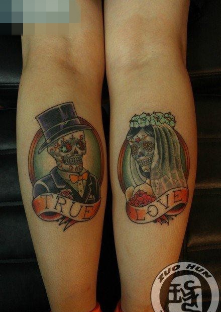 点击大图看下一张：女生腿部一张时尚经典的骷髅夫妻纹身图案