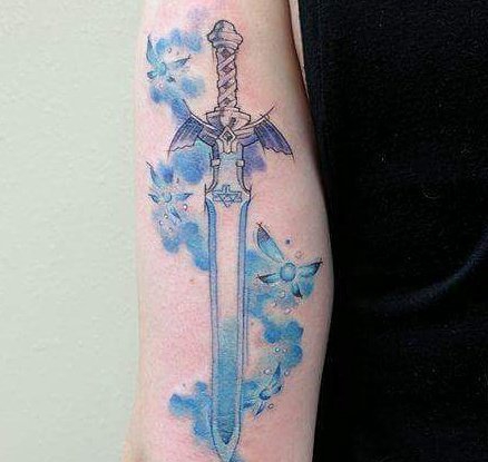 点击大图看下一张：漂亮的蓝色蝴蝶缠绕着的手臂剑纹身图片