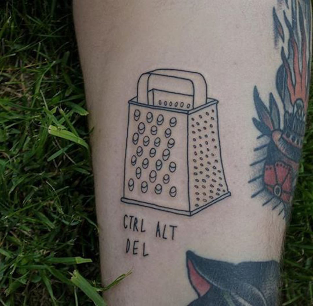 点击大图看下一张:黑色的英文纹身单词和人物抽象线条纹身图案