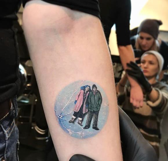 点击大图看下一张：彩色的微小人物圆形纹身图案大全