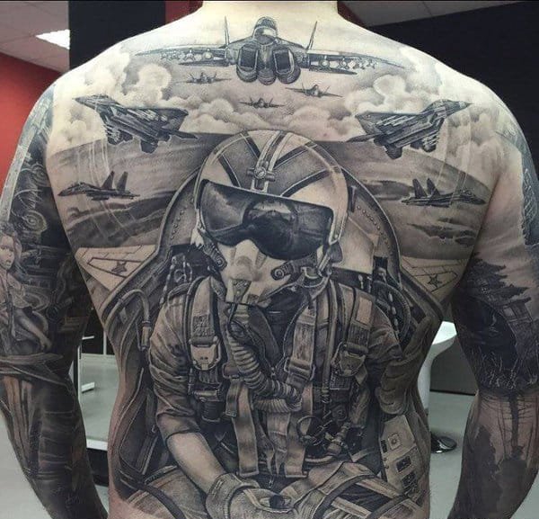 点击大图看下一张：美国男空军后满背战斗纹身飞机图片