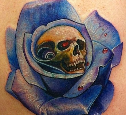 点击大图看下一张：一张精美好看的玫瑰花与骷髅纹身图案