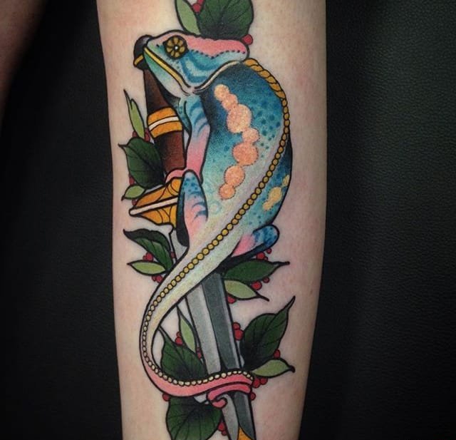 点击大图看下一张：霸气的传统风格纹身动物图案