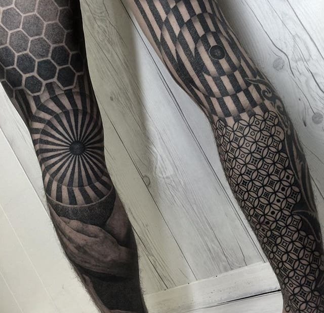 点击大图看下一张：黑色的时尚花臂纹身几何花腿纹身图案