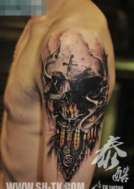 点击大图看下一张：手臂帅气超酷的一张欧美写实骷髅纹身图案