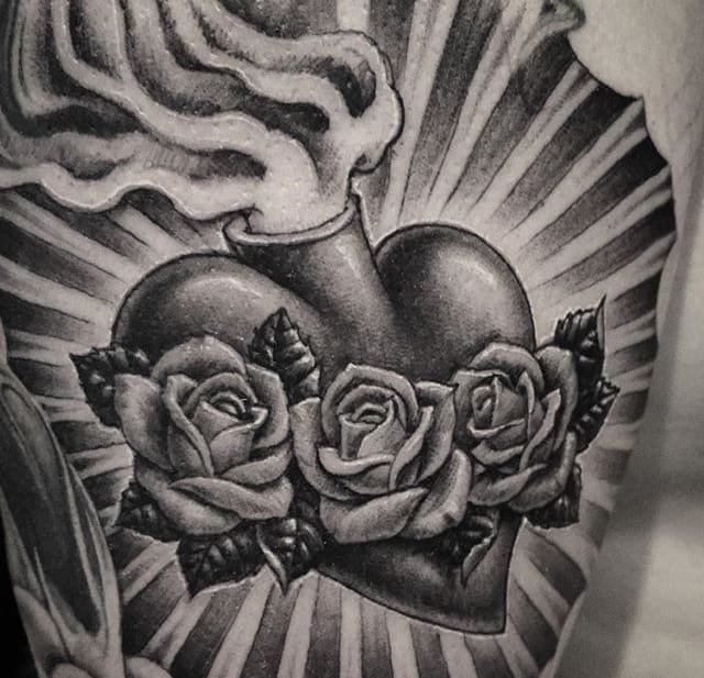 点击大图看下一张:黑灰色经典宗教图像纹身神话人物纹身图案