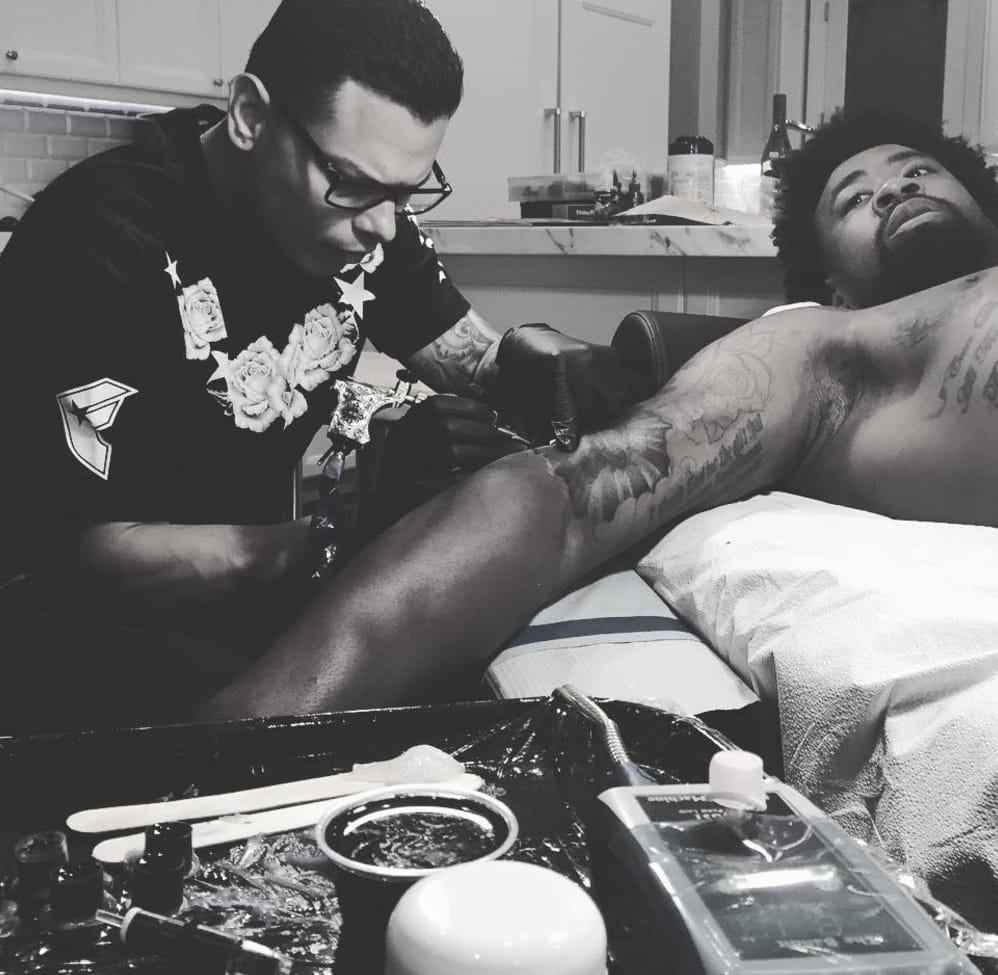 点击大图看下一张:黑灰色经典宗教图像纹身神话人物纹身图案