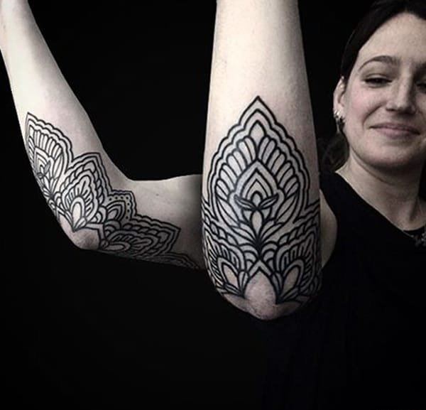 点击大图看下一张：16款神圣的黑色点刺纹身几何花纹身图案