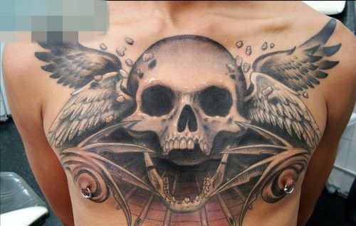 点击大图看下一张：男人前胸超酷时尚的骷髅纹身图案