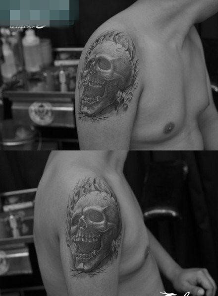 点击大图看下一张：男人手臂霸气超酷的黑白骷髅纹身图案