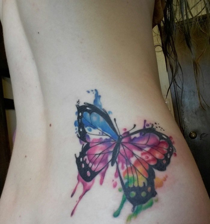 点击大图看下一张：漂亮的黑色蝴蝶纹身水彩泼墨纹身图片
