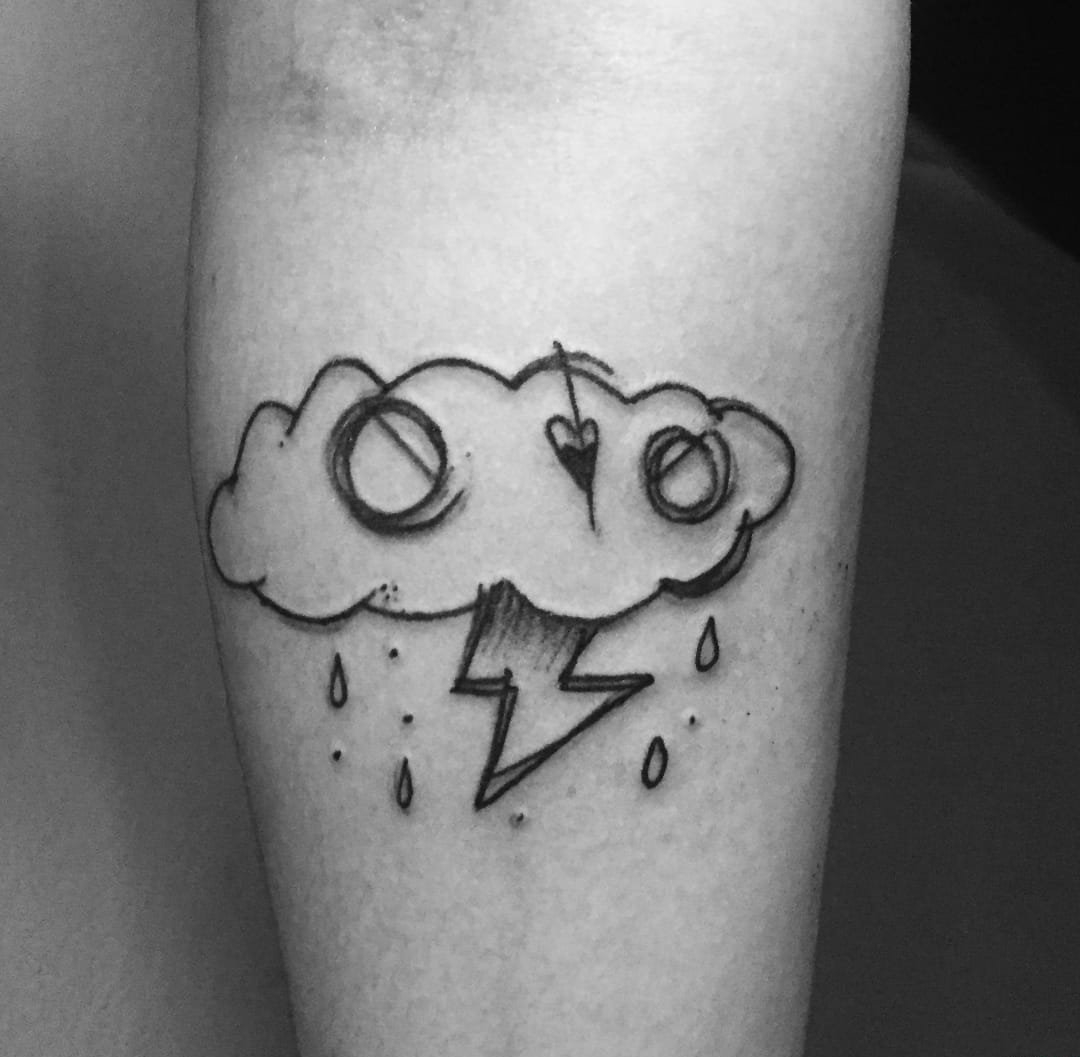 点击大图看下一张：黑色的简单个性线条纹身素描图案