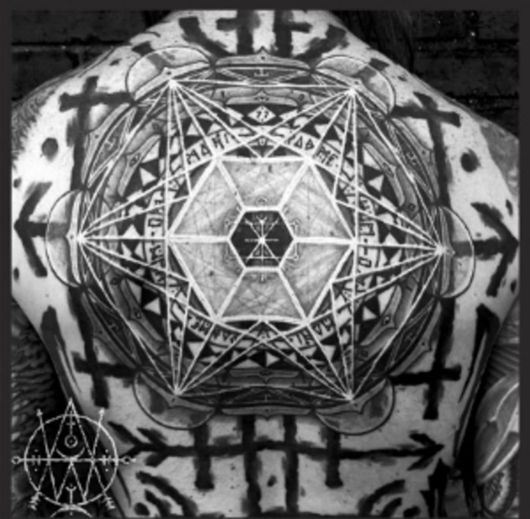 点击大图看下一张：黑色神圣的立体几何梅塔特隆立方体纹身图案