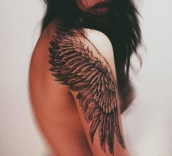 点击大图看下一张:女性身上漂亮的天使翅膀纹身图案欣赏