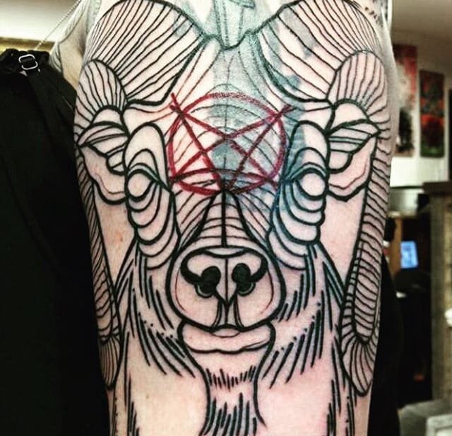 点击大图看下一张：各种各样的黑色山羊纹身动物图案纹身