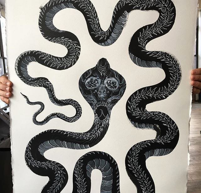 点击大图看下一张:黑色的水墨风格点刺纹身动物图案纹身