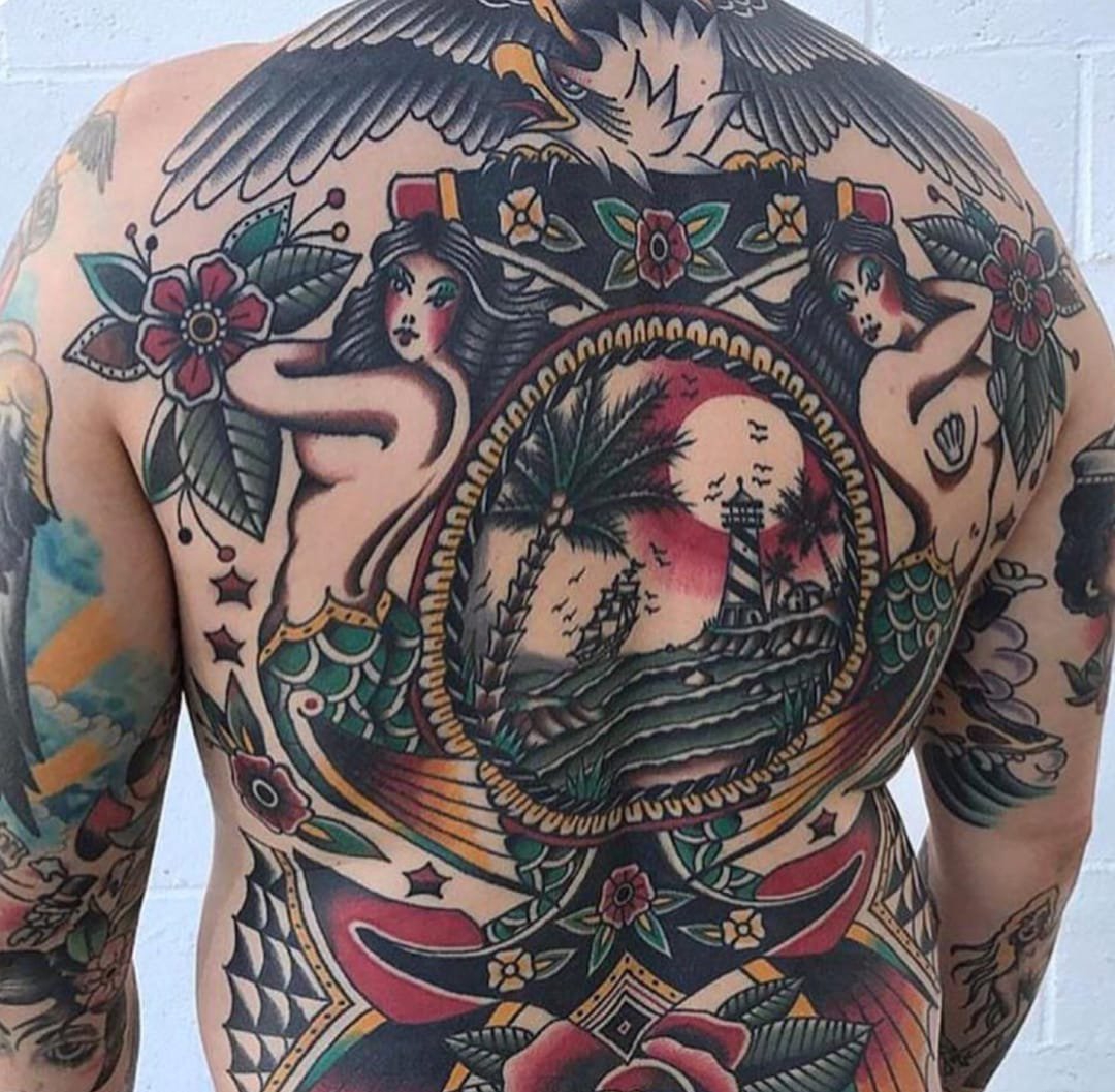 点击大图看下一张：大面积满背中国传统纹身动物和人物纹身图案