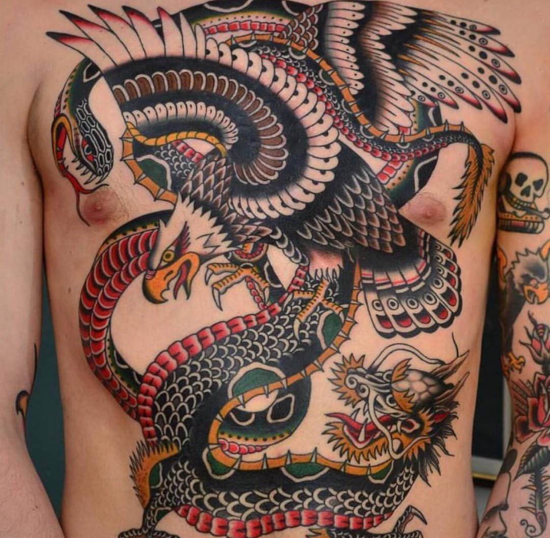 点击大图看下一张：大面积满背中国传统纹身动物和人物纹身图案