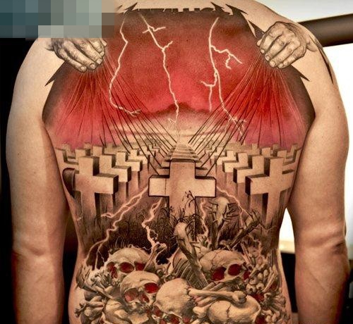 点击大图看下一张：超酷的满背骷髅十字架纹身图案