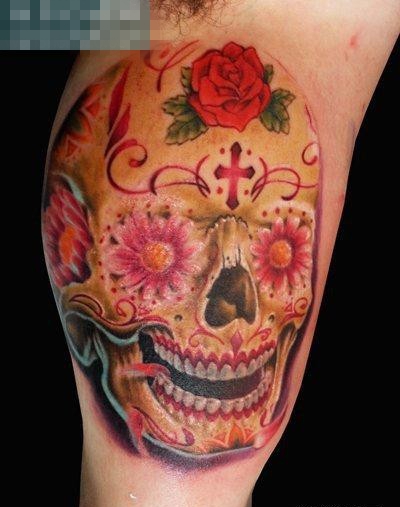 点击大图看下一张：好看的欧美彩色花骷髅纹身图案