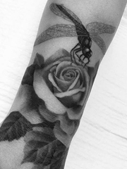 静止的时间里黑灰色素描纹身动物和花朵纹身图案