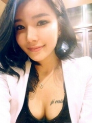 韩国女生性感正妹胸部小清新英文纹身