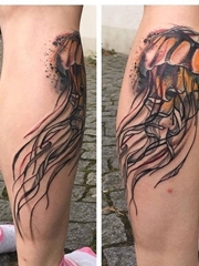 小腿上漂亮的水母纹身图片
