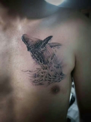 胸部个性鲸鱼纹身图案