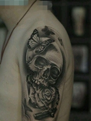 一张欧美素描黑灰骷髅与玫瑰花纹身图案