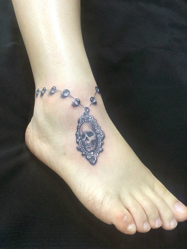 点击大图看下一张：女生脚踝华丽的珍珠骷髅脚链纹身