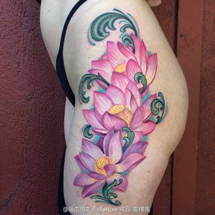 点击大图看下一张：大腿彩绘清高自爱的莲花纹身图案