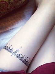 美女大腿上的图腾纹身作品图片