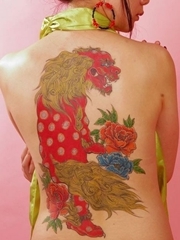 女性后背好看的唐狮图案tangshituan和花朵