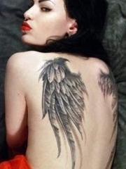 女性身上漂亮的天使翅膀纹身图案欣赏