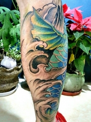 包小腿惊艳的彩绘鲤鱼纹身图案