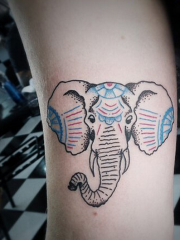 手臂点刺线条大象纹身图案
