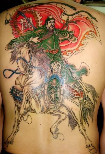 点击大图看下一张：男性后背彩绘战马关公图案纹身