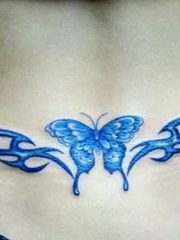 漂亮的后腰蓝色蝴蝶纹身图片