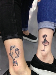 适合情侣与朋友之间的脚踝鹿纹身图案