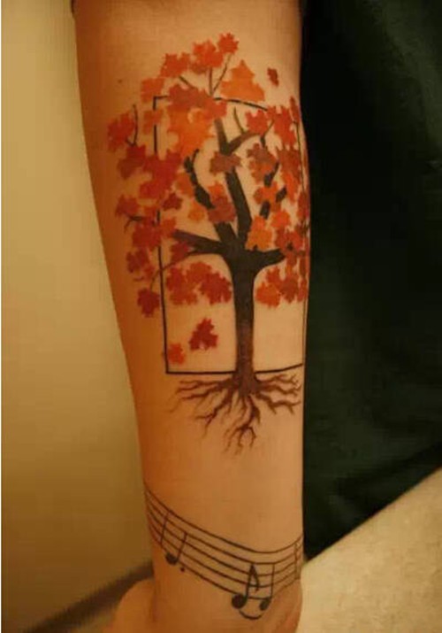 点击大图看下一张：手臂好看的枫树音符纹身图案