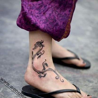 点击大图看下一张：女孩子脚踝处的简单个性图腾龙纹身图案
