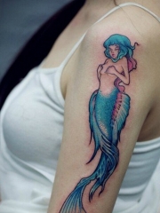 女性手臂彩绘美丽的美人鱼纹身图案