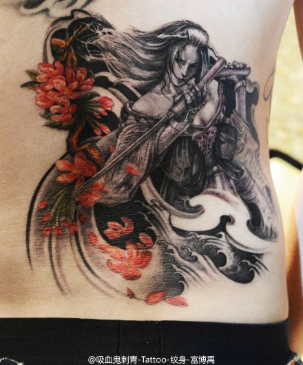 点击大图看下一张：女侠武士花卉腰部彩色纹身图案