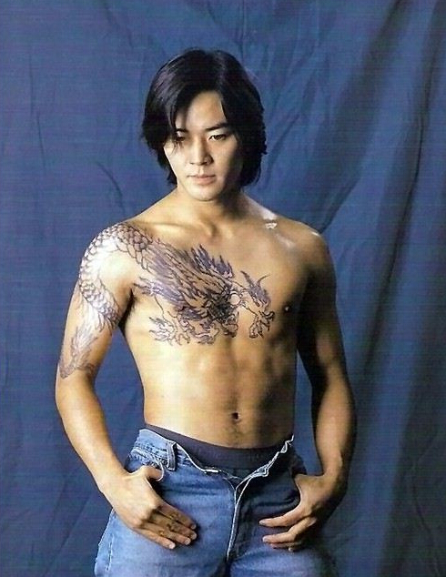 点击大图看下一张：古惑仔陈浩南披肩龙纹身图片