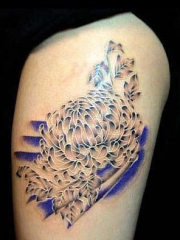 女性腿部好看的彩绘菊花纹身