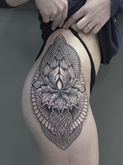 神圣的黑色几何花纹身图案来自于纹身师盖娜
