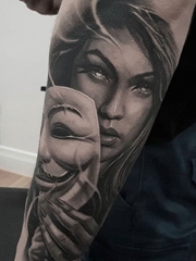 黑灰色现实主义花臂纹身半臂人物肖像纹身图案
